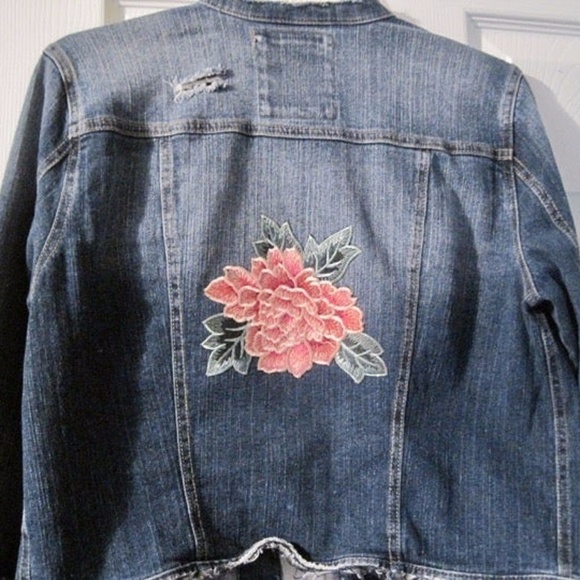 Iron On Embroidered Flower Applique - Picture 2 of 4